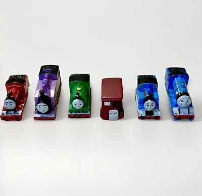 THOMAS Cake Toppers 1,5” miniatura trem e amigos: artesanato, ornamentos, favores - Imagem 1 de 4