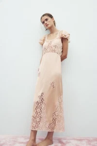 VESTIDO ZARA BORDADO ÓPTICA SATINADA MIDI DRESS ROSA 1377/500 NUEVO - Imagen 1 de 7