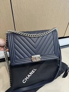 CHANEL CHEVRON CALFSKIN LEATHER, NEW MEDIUM BOY BAG, SILVER, 100% AUTHENTIC - Picture 1 of 21