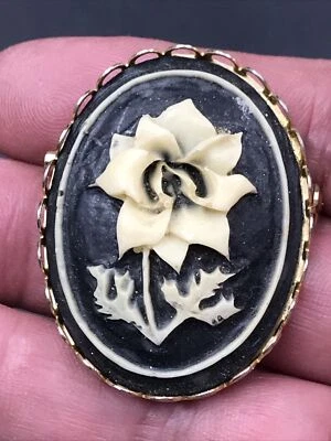 VTG Cameo White Rose Flower Silver Tone Brooch Pin 1.5" x 1.25" - Image 1 of 4