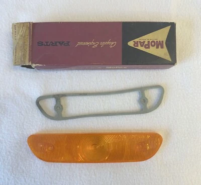 Dodge 330 440 Polara 500 1963 MoPar lente de luz de estacionamiento delantera cuña máxima ámbar nuevo Foto 1 de 4