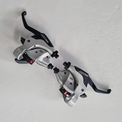 Shimano Deore XT ST-M750 3x9 brake/shifter lever combined integrated mtb Pair of - Image 1 of 4