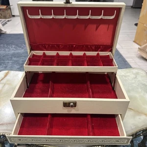 Scatola portagioie rigida vintage Mele a tre livelli. 12,5"x8"x4,5" bellissimo tenuto - Foto 1 di 15