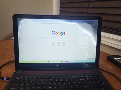 dell inspiron 15 7559 laptop- screen blemish - Image 1 of 4