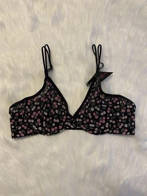 Sujetador sin forro No Boundaries para mujer junior talla 34B negro malla con estampado de cereza Foto 1 de 4