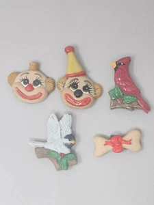 Juego de 5 imanes de cerámica pintados: caras de payaso pájaros y moño - Imagen 1 de 8