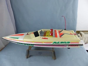 Bateau RC ancien ROBBE RAZOR partiellement monté moteur , servo GRAUPNER - Imagen 1 de 9