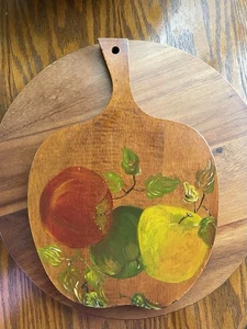 **VINTAGE** Hand Painted Wooden Wall Decor/Cutting Board - Apple Artwork - Picture 1 of 4
