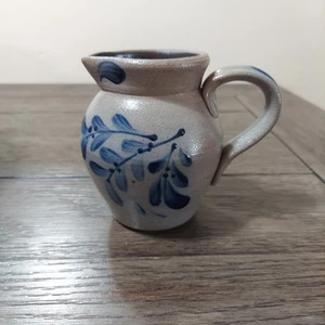 Tazza in gres firmata a mano "Sturbridge Est 1798" 12 oz grigio/blu - Foto 1 di 13