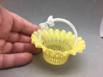 最佳美国赛璐珞塑料糖果派对礼品坚果复活节篮子 3"黄色复古 — 第 1/4 张图片