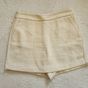 ZARA Tweed Shorts Creme Weiß High Waist Taschen Damen XS - Bild 1 von 6