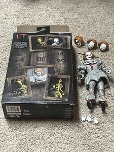 IT 2019 Wellhouse Pennywise Actionfigur Neca Reel Toys komplett - Bild 1 von 13