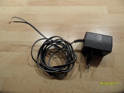 Charger POD Adaptor Netzgerät Netzteil Model SA35-73-1  9V - 300mA  n267  - Bild 1 von 4