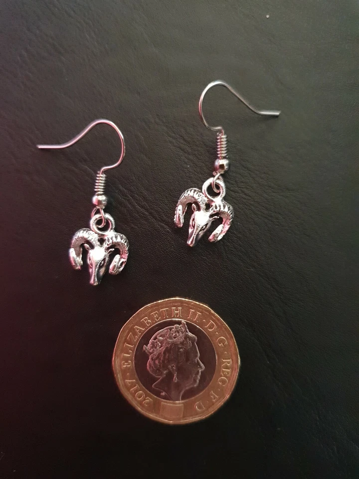 Damas Plateado Ram Gancho Animal Pendientes Animal de Granja Viaje Regalo Dije Pequeño Foto 1 de 4