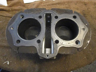 Yamaha XS 650 XS650 1980 motor extremo superior cilindro jarra barril pistones bueno Foto 1 de 4