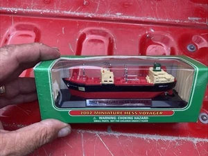 Nave cisterna vintage HESS 2002 miniatura Hess Voyager - Foto 1 di 3