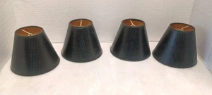 Juego de 4 mini pantallas de lámpara negras con textura de lagarto sintético interior dorado con clip de 5"  - Imagen 1 de 5