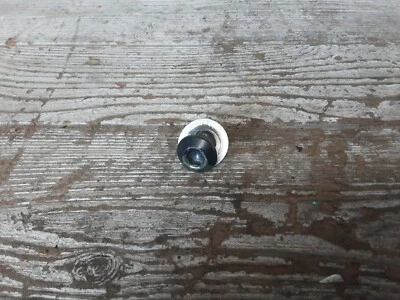 2006 06 06-07 Yamaha YZF-R6 R6R задний задний тормоз ножная педаль рычаг крепление болт  - Изображение 1 из 4