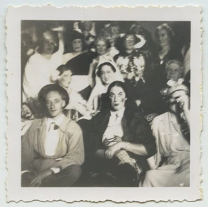 Groupe sympathique déguisé. Snapshot. Années 30. - Picture 1 of 1