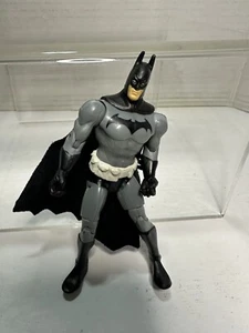 DC Universe Infinite Heroes BATMAN Multiversum 4 Zoll Arkham Asylum grau komplett - Bild 1 von 3