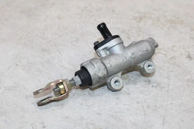 01-06 SUZUKI KATANA 750 GSX750F OEM FRENO TRASERO CILINDRO MAESTRO Foto 1 de 4