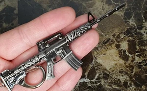 Llavero coleccionable mini carabina carabina rifle de asalto 10 cm de largo vendedor del Reino Unido - Imagen 1 de 4