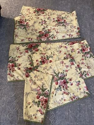 Wamsutta COLECCIÓN DISNEY RESORT Vista Jardín Amarillo Floral - 3 Cenefas Ventana Foto 1 de 4