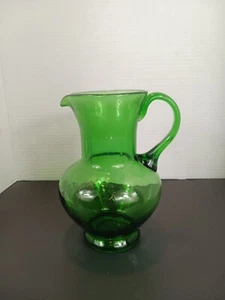 Vintage mundgeblasener grüner Glas Wasserkrug 73/4" hoch Handarbeit siehe Bilder - Bild 1 von 17