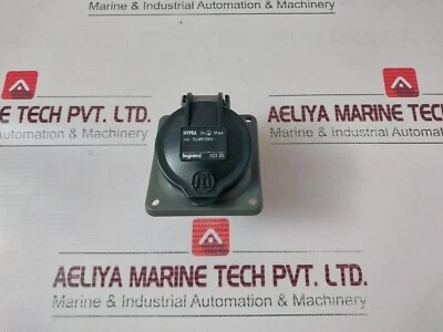 LEGRAND HYPRA 52320 Panel Mounting Socket IP44 16A/20A 750V - Image 1 of 4