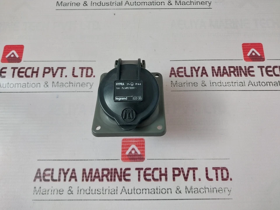 LEGRAND HYPRA 52320 Panel Mounting Socket IP44 16A/20A 750V - Image 1 of 4