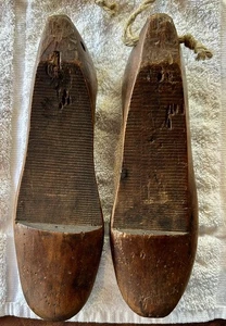 VTG Rustic Wood Shoe Form Pair Primitive Farmhouse Decor Great Markings Cobbler - Picture 1 of 8