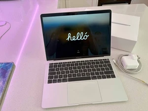 13" Macbook Air 1.6GHz processor, 8GB SDRAM, 256GB SSD storage, Silver. - Afbeelding 1 van 8