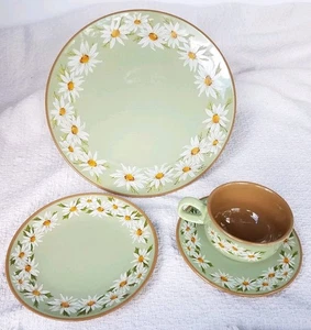 4 pc set Taylor Smith & Taylor Co Lazy Daisy Cup, Saucer, Dinner & Salad plates - Picture 1 of 19