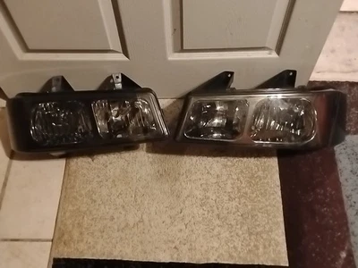 2003-2018 CHEVY EXPRESS/GMC SAVANA  HEADLIGHT LEFT & RIGHT - Image 1 of 2