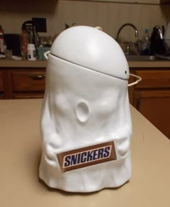 VINTAGE HALLOWEEN GHOST SHAPED PLASTIC CANDY CARRIER / BAG SNICKERS CANDY - Picture 1 of 5
