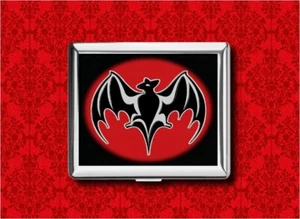 CARTERA DE TARJETA DE METAL GÓTICO SILUETA MURCIÉLAGO ESQUELETO ESCONDITE ESTUCHE IPOD - Imagen 1 de 5