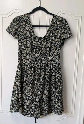 La Heart Black Floral Flutter Sleeves Romper With Lace Back Size M - Image 1 of 4
