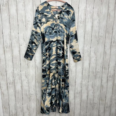 Maxi Vestido Ligero NKN Nekane Azul Invierno Camuflaje Manga Larga Volantes Fluido Foto 1 de 4