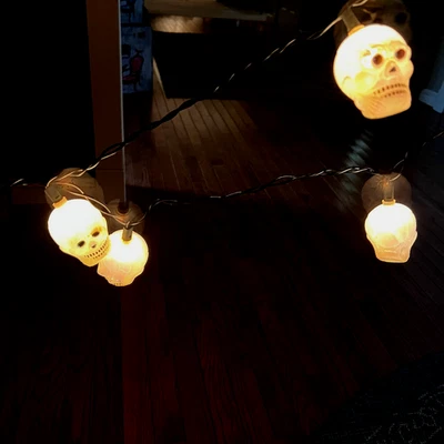 2 Juegos de Cuerdas de Luz LED Calavera Halloween Enchufables 10 Ct, 10 Pies Interior/Exterior Foto 1 de 4