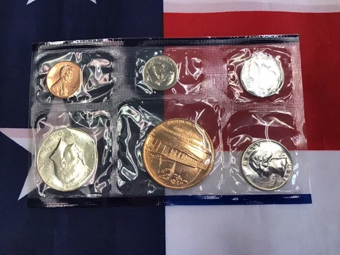 1987-P Official US Mint Souvenir Set as pictured Cover