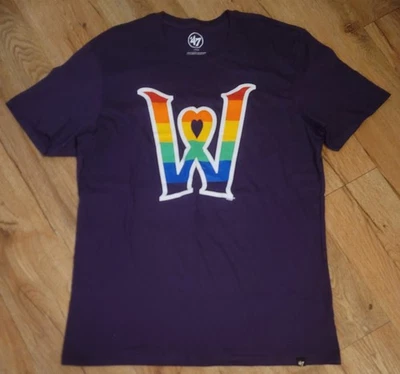 Camiseta Worcester WooSox Medias Rojas Orgullo Gay '47 Marca Púrpura Para Hombre Talla Grande Nueva Foto 1 de 4