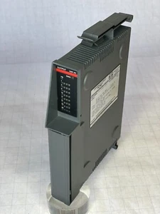 Giddings & Lewis Pic900: I/O: 502-03641-02 R0, Uscita 120/240 VAC, 32 Uscite - Foto 1 di 4