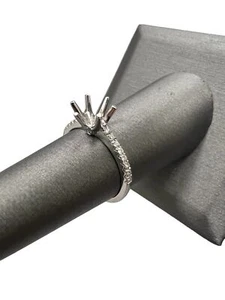 Impresionante anillo de compromiso de diamantes redondos naturales semi montura de oro blanco de 14K de 6 puntas - Imagen 1 de 6