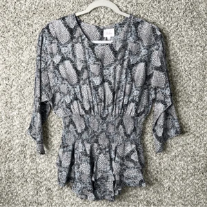 Parker Top Women’s Medium Animal Print 100% Silk 1/2 Sleeve Peplum Blouse - Picture 1 of 6