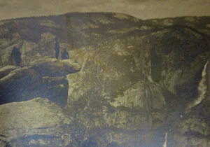 Vintage Yosemite Glacier Point Photo Waterfall Tourist Rock Overhang 1910-20s - Bild 1 von 6