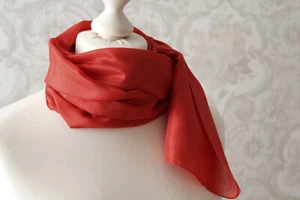 rotes Seidentuch groß 100 cm Tuch aus Seide Handcoloriert Geschenk Frauen - Bild 1 von 4