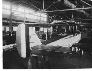1920's Golden Age Aviation biplane Photo British de Havilland in a factory - Picture 1 of 6