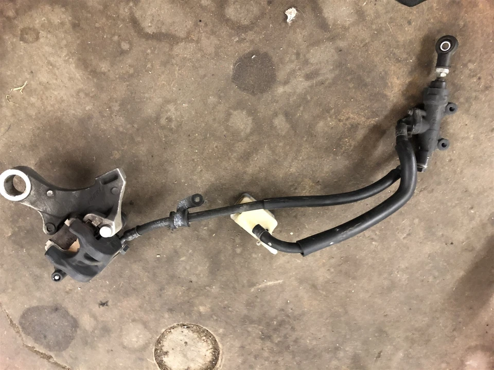 Оригинальный суппорт главного цилиндра заднего тормоза Honda CBR600RR CBR600 CBR 600 07 08 09-22 - Изображение 1 из 4