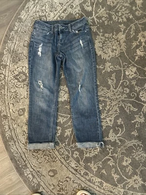 Capris de mezclilla elásticos de tiro bajo desgastados Simply Vera Vera Wang talla 2 (28x23) Foto 1 de 4