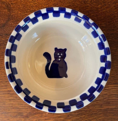 Чаша для еды для кошек Castlemere ширина 6 дюймов глубина 2,5 дюйма керамика кремовый/кобальтовый синий - Изображение 1 из 4